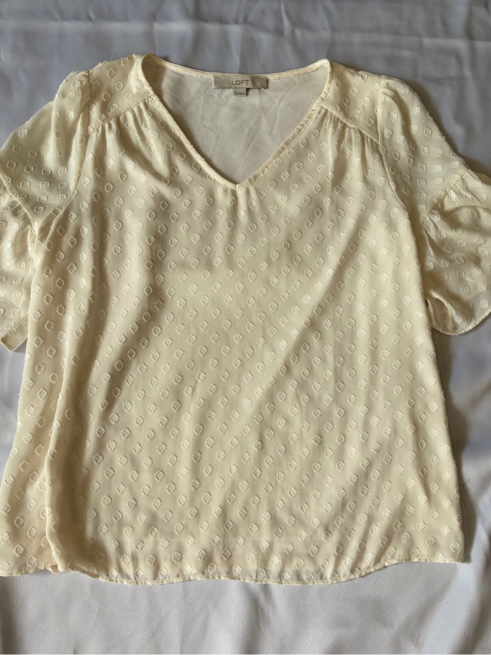 LOFT Cream V-Neck Short Sleeve Blouse M